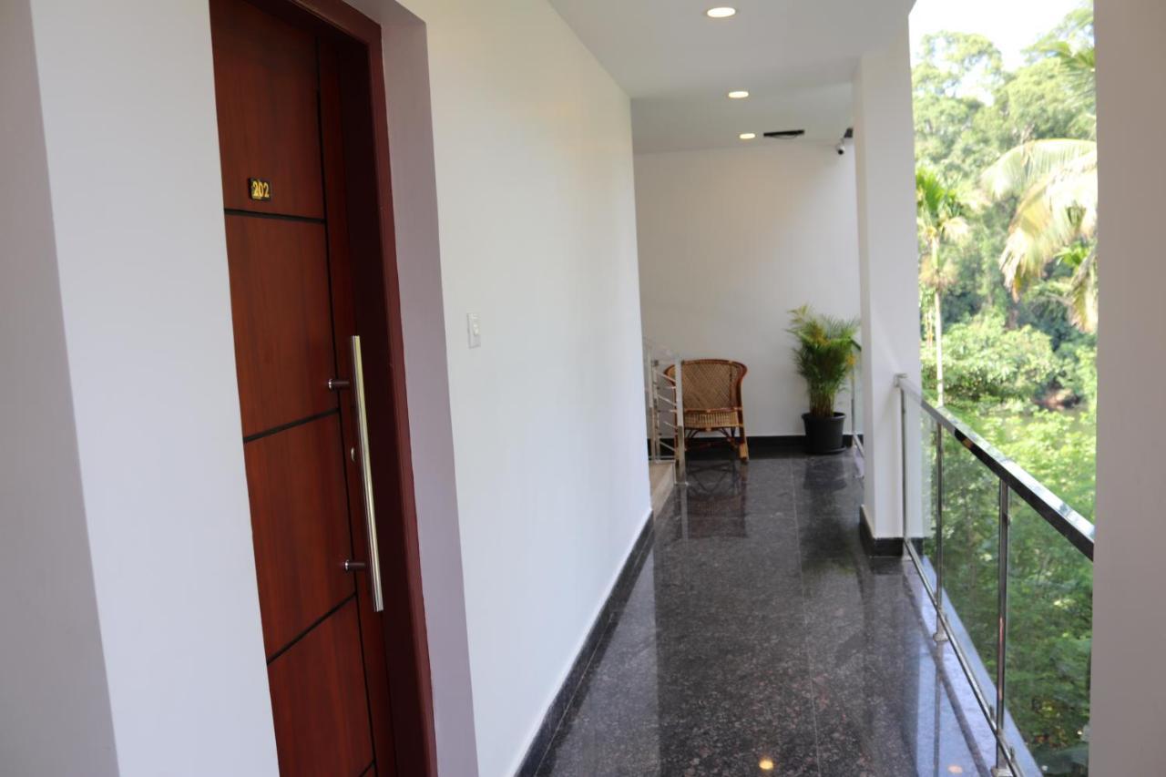 Thenmala Hormuz Inn Kolattupuzha Extérieur photo